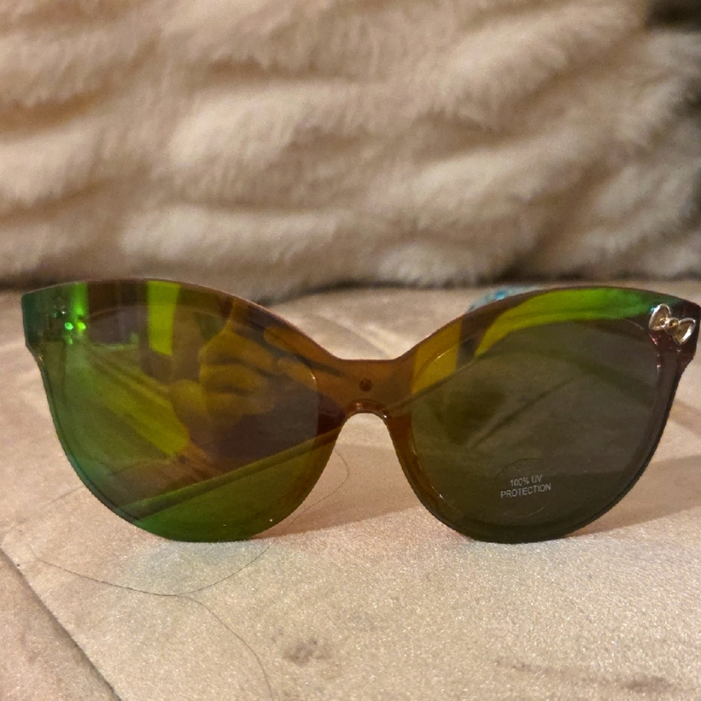 Hello Kitty Stylish Multicolor Sunglasses With HK Bow On Corner Emblem